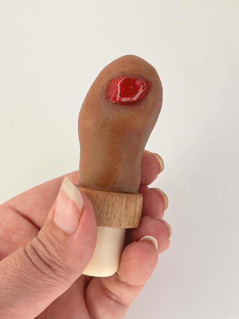 Kiki-Human Toe Wine Stopper